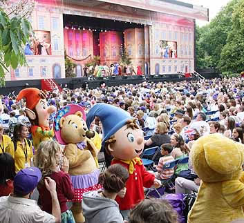 The spectacular stage show was broadcast live on BBC1, attracting almost eight million viewers. The show centred around the quest to find The Queen's stolen handbag. 